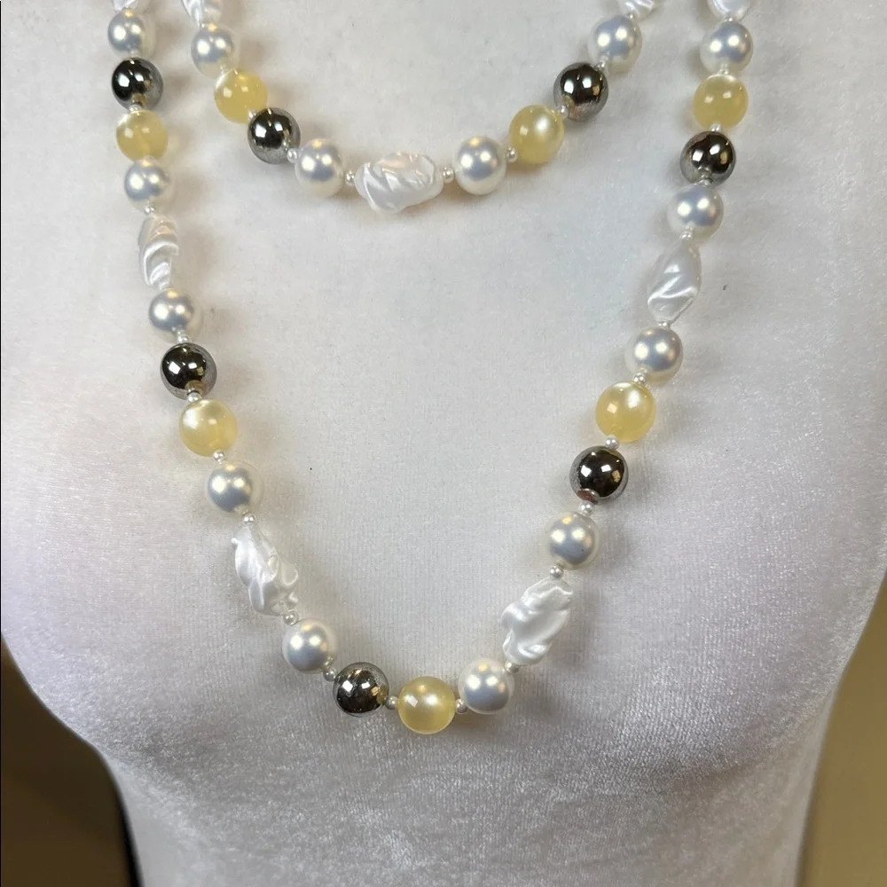 Vintage Double Strand Faux Pearl Necklace White Yellow Grey - Picture 4 of 10